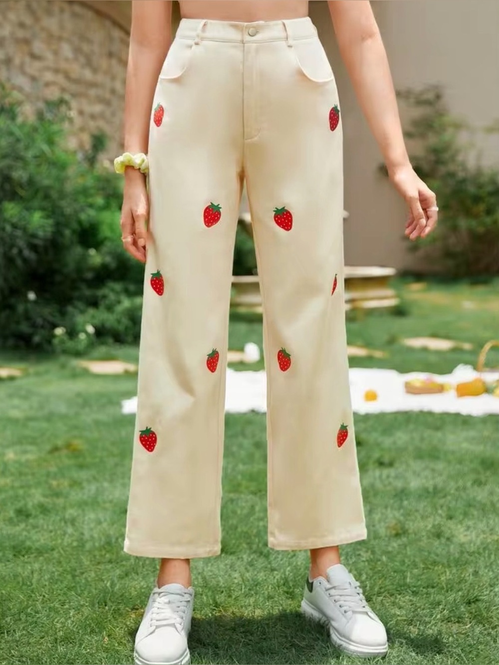 Strawberry Print Cream Wide Leg Jeans Size Large Cottagecore